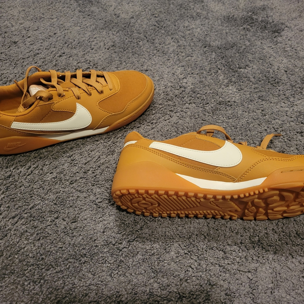 Nike Women's Brown and White Sneakers Size 9 NWOT - Picture 2 of 3